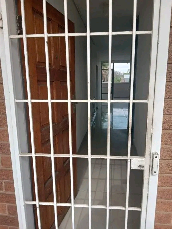 2 bedroom flat to rent in alberton north at t  in Alberton
