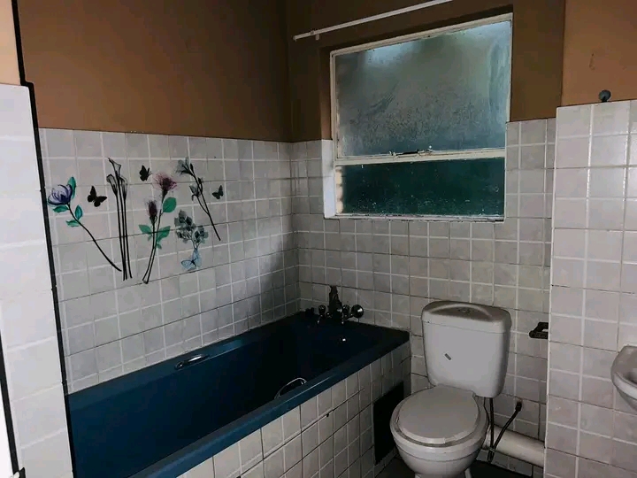 3 bedroom flat for sharing in cbd (the oaktre  in Kempton Park