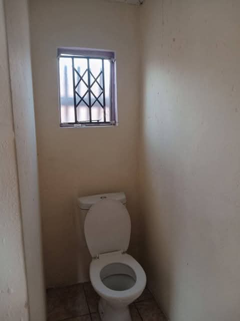 2 rooms available in allendale next to tallga  in Allandale