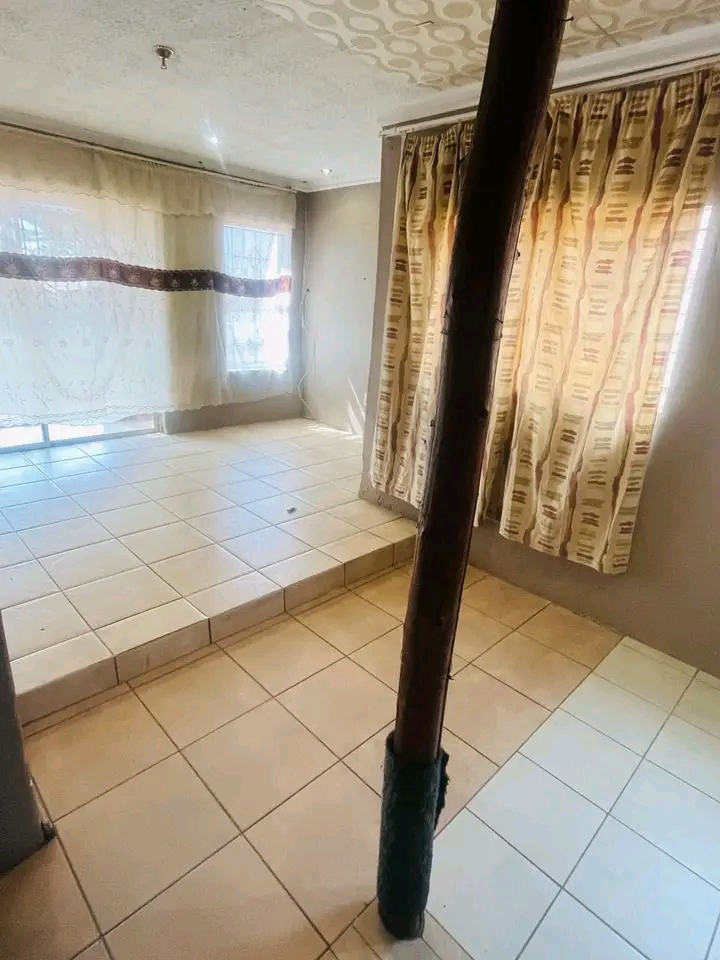 2 bedroom house/apartment is available immedi  in Mamelodi