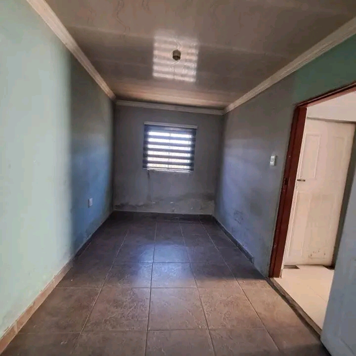 Ensuite available for rent! safe and children  in Soweto