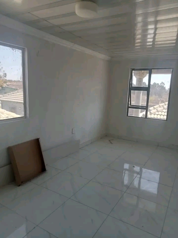 Spacious bachelor consisting of a fitted kitc  in Clayville