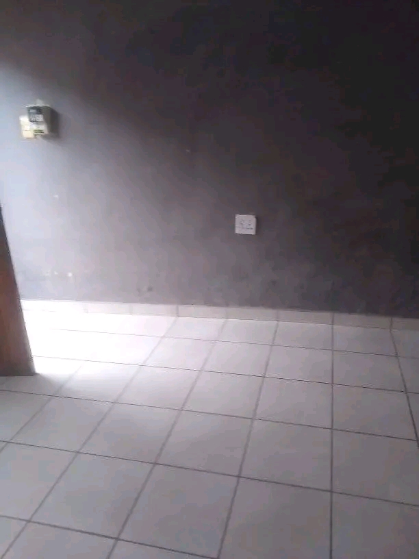 Looking for room in extension 7 call agent fe  in Ivory Park
