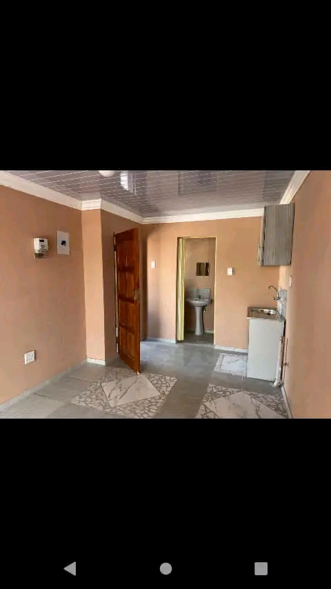 Rental moletsane bachelor with ensuit and sin  in Molestane