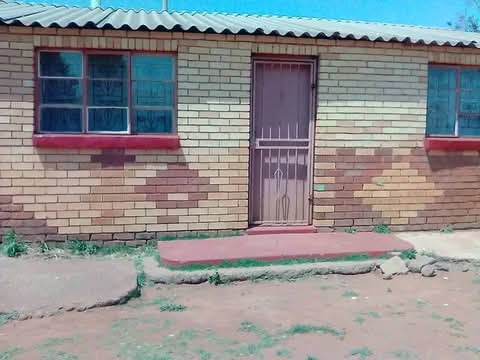 Rental immediately 
4 room house trent immed  in Sebokeng