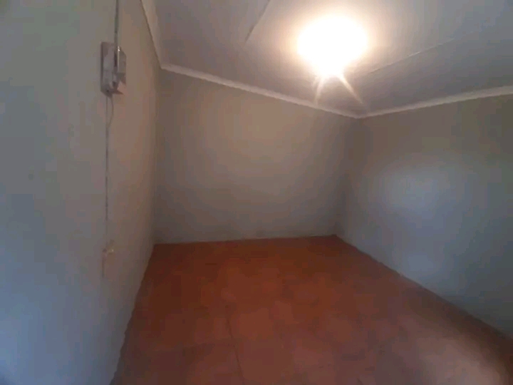 Ebony ext 2

1×2 standard rooms immediatel  in Ebony Park