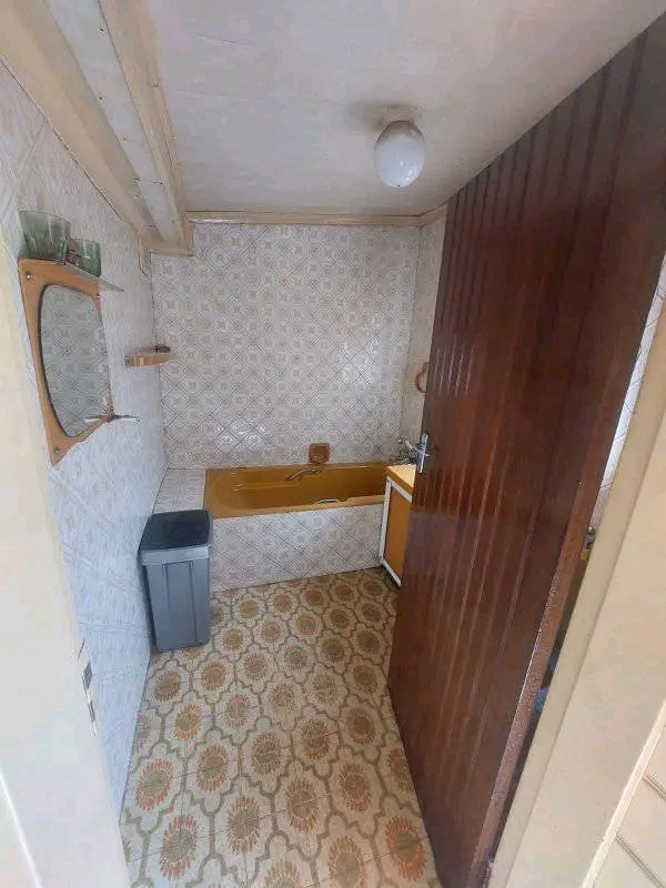 Hi 👋 everyone 
house available near shopr  in Dube