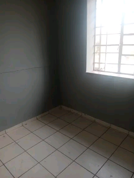 1 bedroom and lounge cottage for 3500 includi  in Turffontein