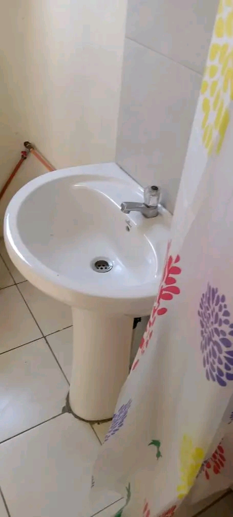 Self contained unit in la rochelle jhb south.  in La Rochelle