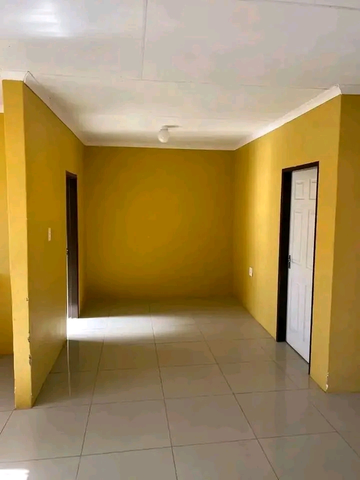One bedroom cottage for rent near mall
r2800  in Birch Acres