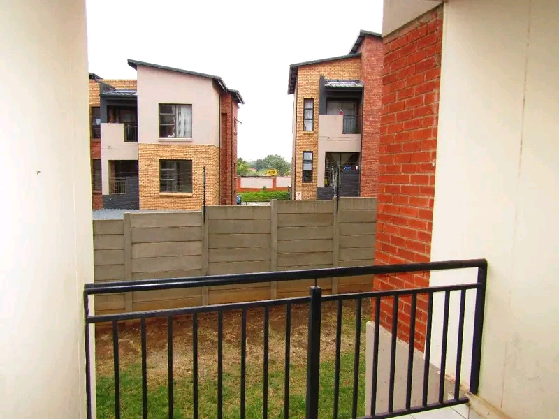 A neat and cosy 1 bed 1 bath apartment is ava  in Northriding