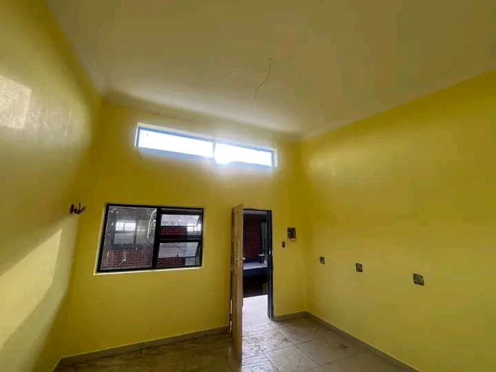 Newly build block flat 15 rooms available to   in Tembisa