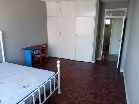 Large room to rent, semi furnished.
shared b  in Berea