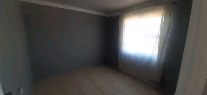 Zone 2 
fitted kitchen 
lounge 
full bathr  in Pimville