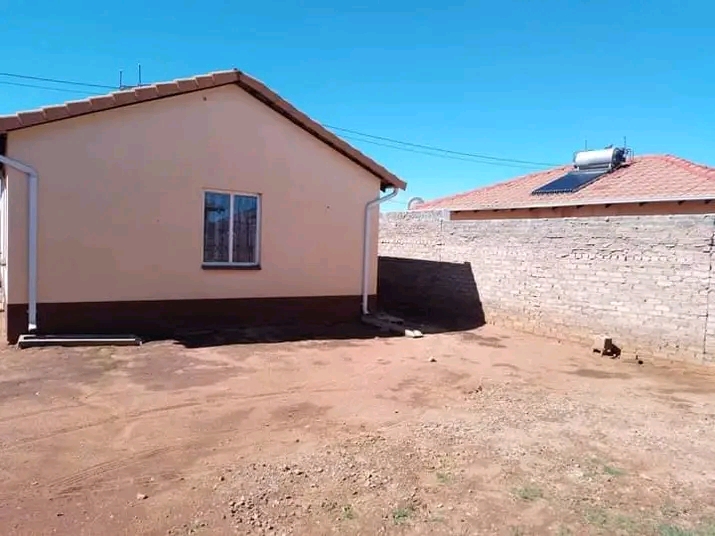 House available for immediate occupation in e  in Protea Glen