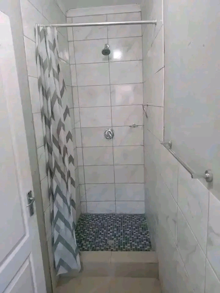 Bachelor room available same time
close to a  in Alexandra