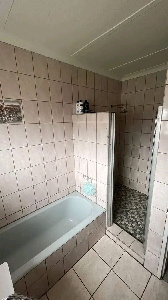 3 bedroom house to rent. 3 bedrooms tiled
ma  in Boksburg