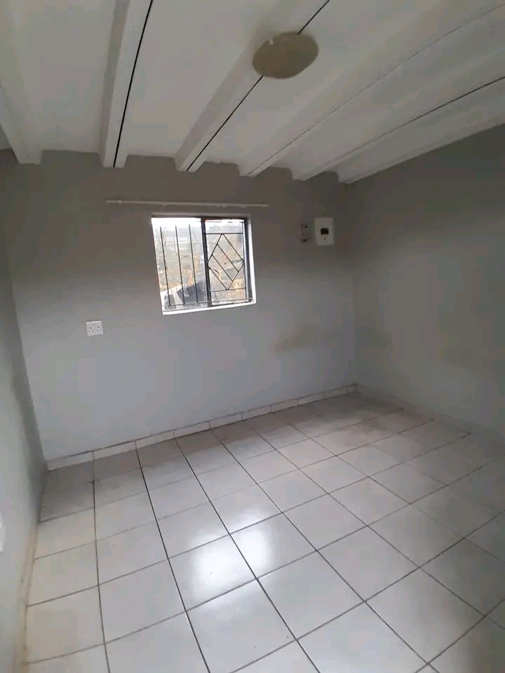 Standard room available for r1500. with prepa  in Kaalfontein