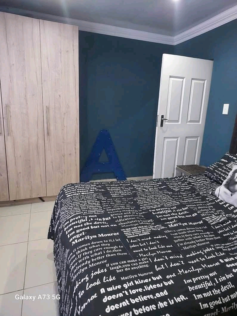 2 bedroom cottage rental 
**available from t  in Clayville