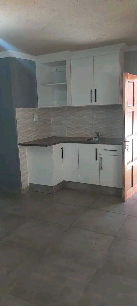 En-suite available anot far from bara mall no  in Orlando East