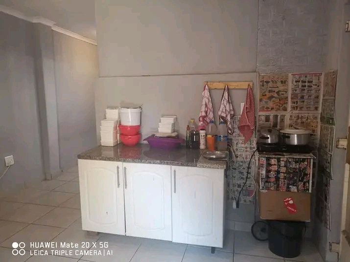 1 bed cottage available 
rent is r4950 depos  in Randpark Ridge