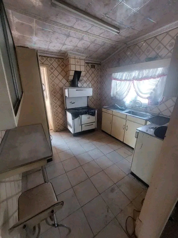 Hi 👋 everyone 
house available near shopr  in Dube
