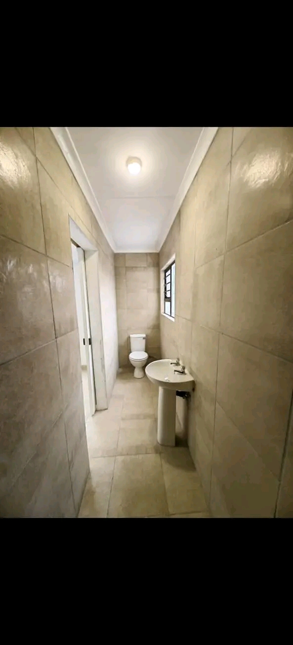 Newly builded spacipus 1 bedroom cottage with  in Old Birch Acres
