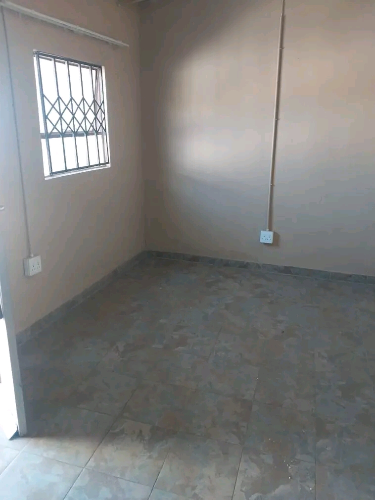 Ensuite has become available in phase 1 from   in Tshepisong
