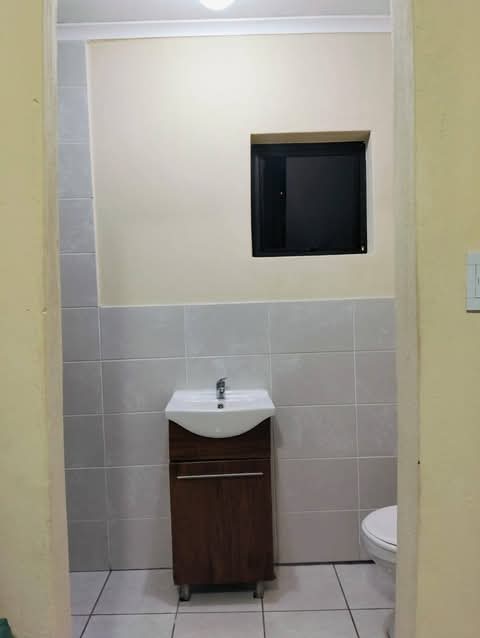 A bachelor ready for occupation 1st of march  in Riverside View