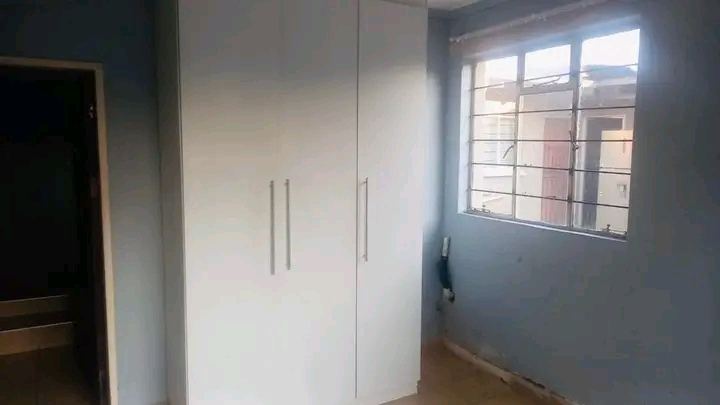 Beautiful, spacious 1 bed room with built in   in Rosettenville