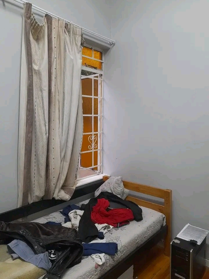 Medium sized (12sqm) furnished room in upmark  in Johannesburg