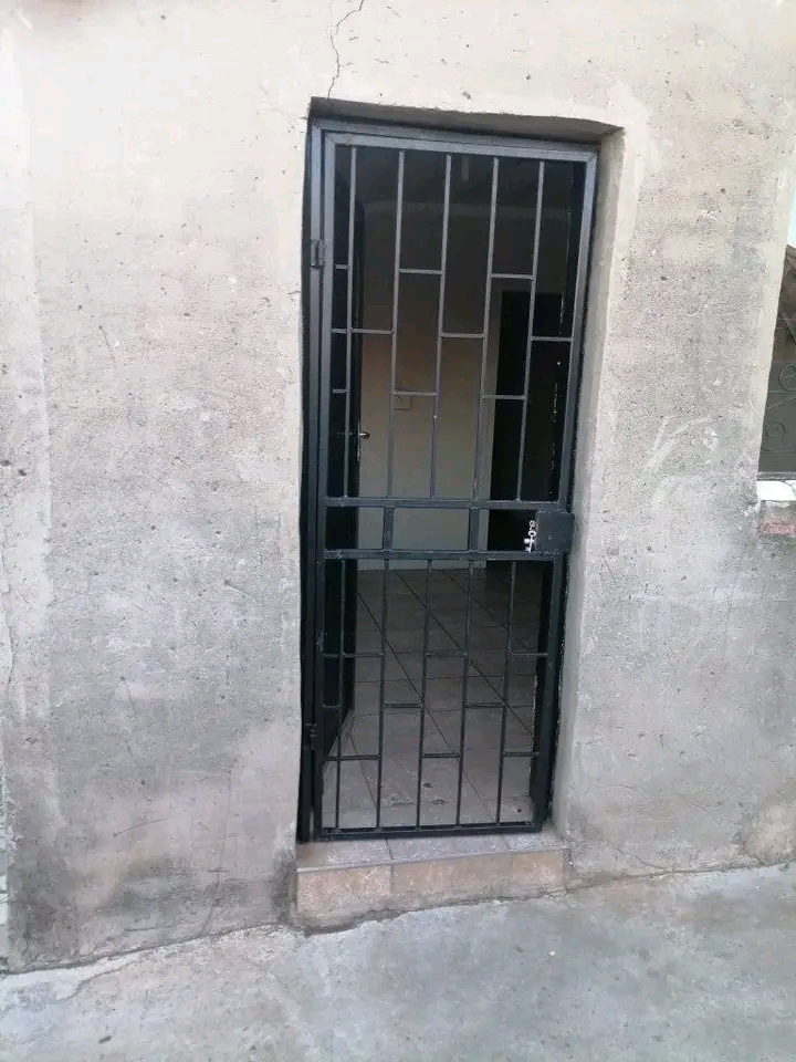 Three roomed house with bathroom, toilet and   in Meadowlands