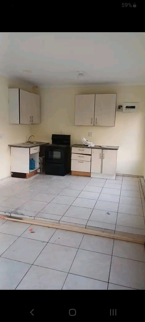 1 bedroom cottage kitchen with kitchen cupboa  in Birch Acres