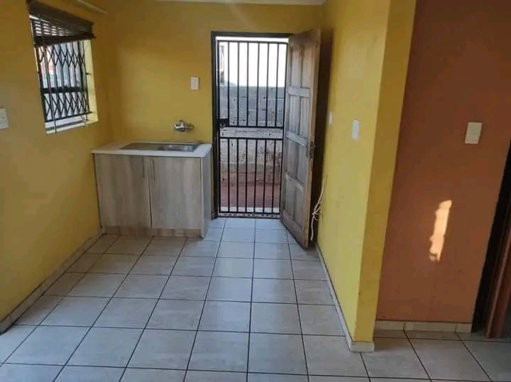 1 bedroom cottage available to rent 
area:ma  in Vosloorus