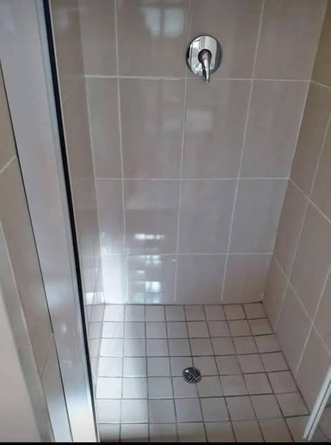 Ensuit  huge room @ ext 31
available on  01   in Protea Glen