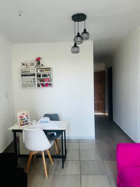 Room for beauty treatments available for rent  in Linmeyer