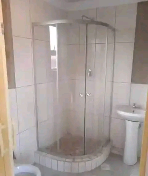 Garage available for rental.
sharing shower   in Pimville