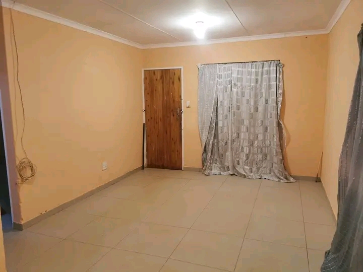 2 bedroom house
beautiful 2 bedroom house fo  in Protea Glen