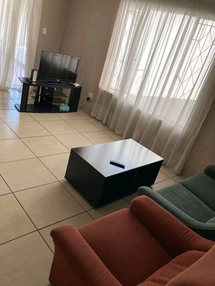 Room to rent in the heart of ferndale. rent r3100, av in Ferndale