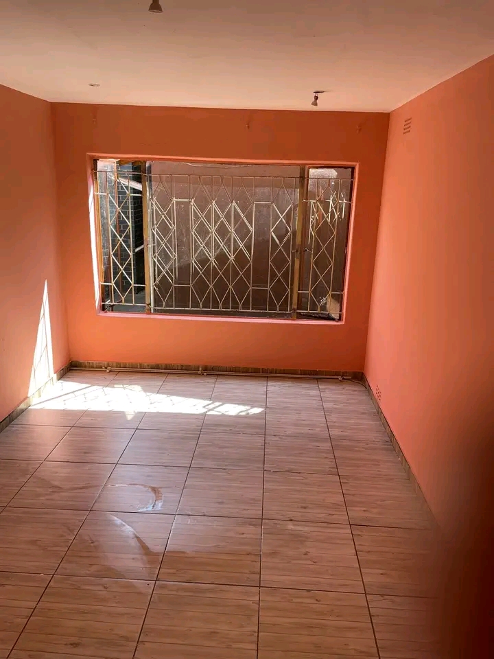 Standard room available 

-tile and ceiling  in Hospital View