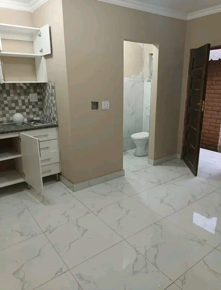A barchelor room is available at ext 37 tasse  in Olievenhoutbosch