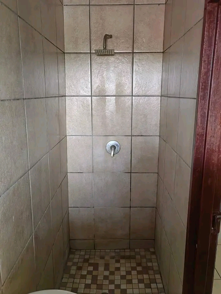 Open plan bachelor unit available to occupy
  in Vosloorus