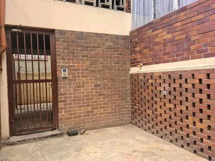 Secure 2 bedroom apartment in de villiers str  in Turffontein