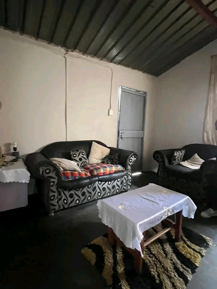 2 bedroom house available immediately to rent in Ivory Park