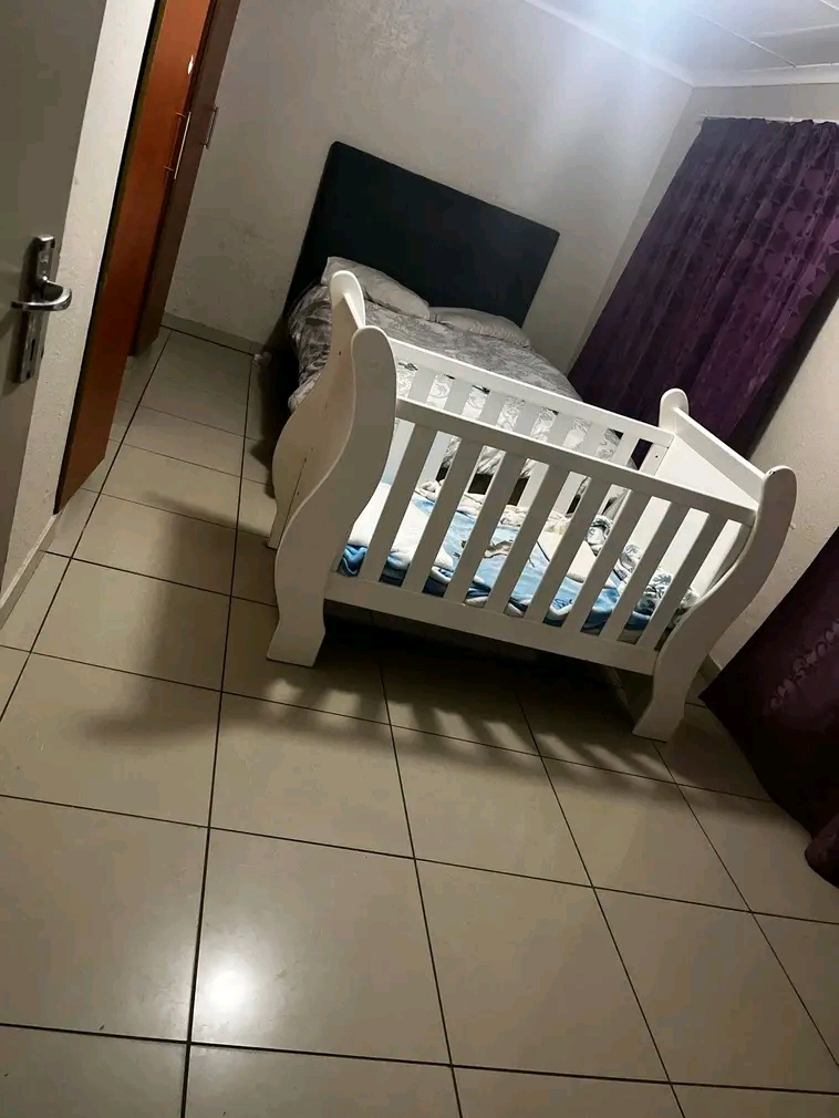Rental 2 bedroom 
en-suit
r6000 pm
r6000 d  in Norkem Park