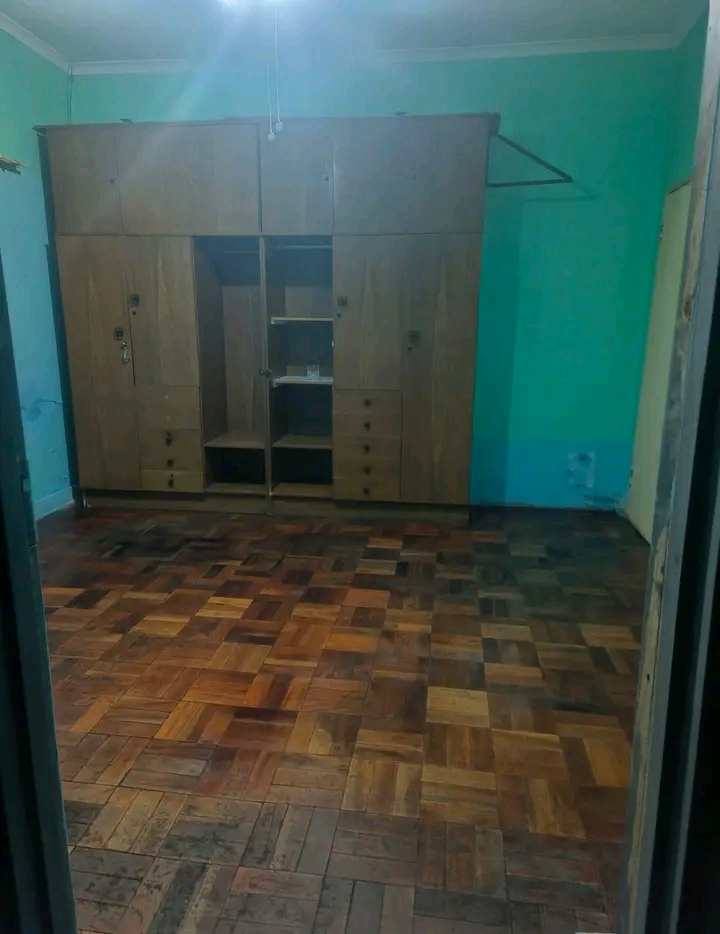 Room to rent available immediately for r1900   in Primrose