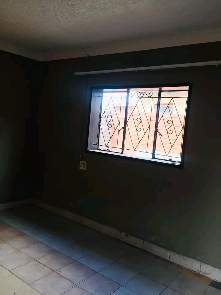 Room still available  ext10 walkable to swazi  in Ivory Park