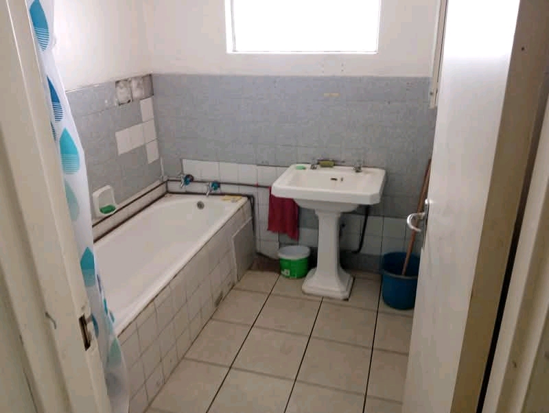 Large room to rent, semi furnished.
on 12th   in Berea