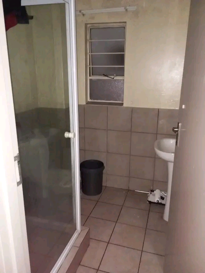 Spacious cottage available 1st of april 2024   in Alberton