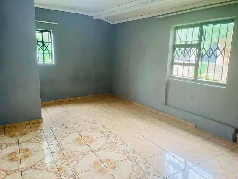 •new rental ⛩️
•available immediatel  in Birch Acres